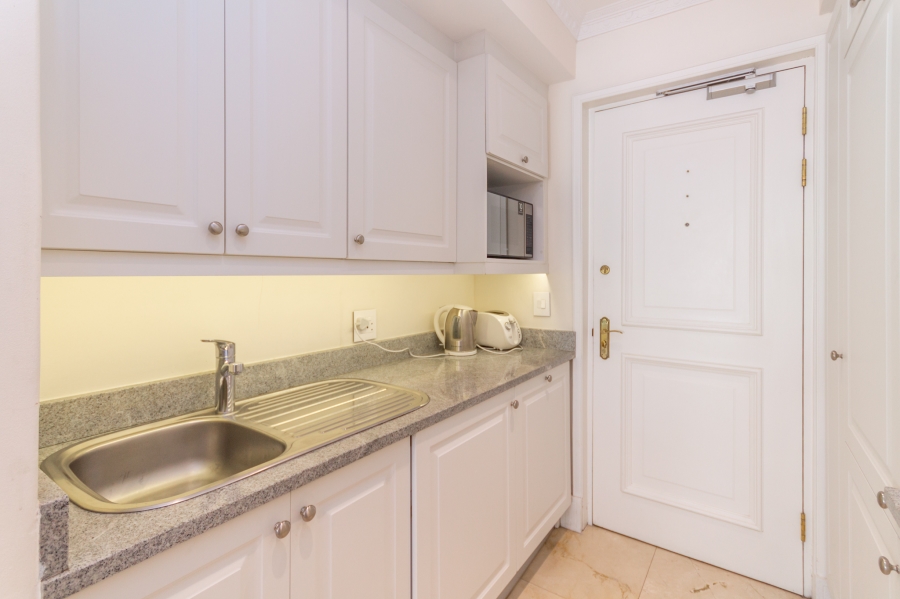 2 Bedroom Property for Sale in Sea Point Western Cape